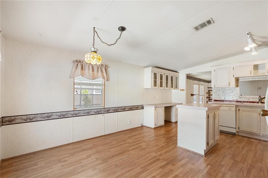 For Sale: $149,000 (3 beds, 2 baths, 1356 Square Feet)