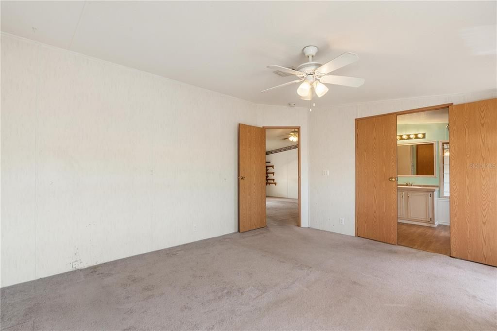 For Sale: $149,000 (3 beds, 2 baths, 1356 Square Feet)