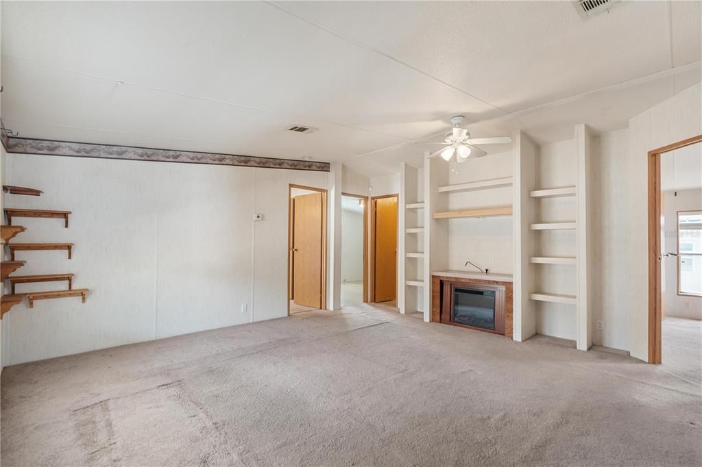 For Sale: $149,000 (3 beds, 2 baths, 1356 Square Feet)