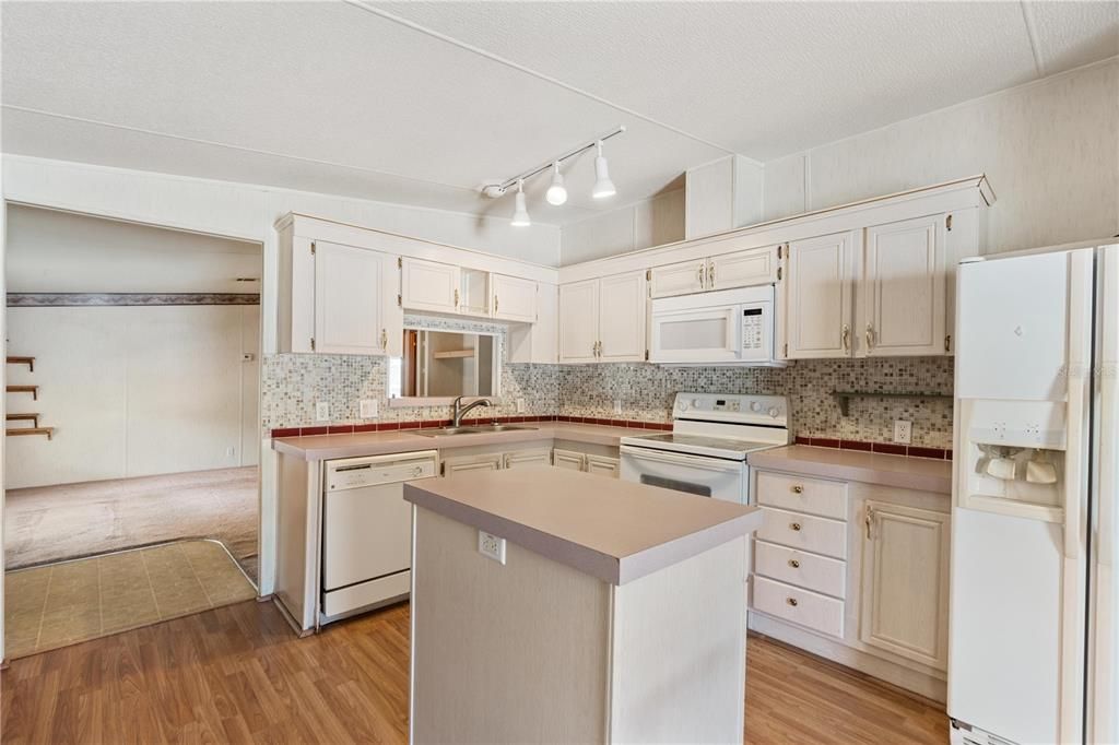 For Sale: $149,000 (3 beds, 2 baths, 1356 Square Feet)