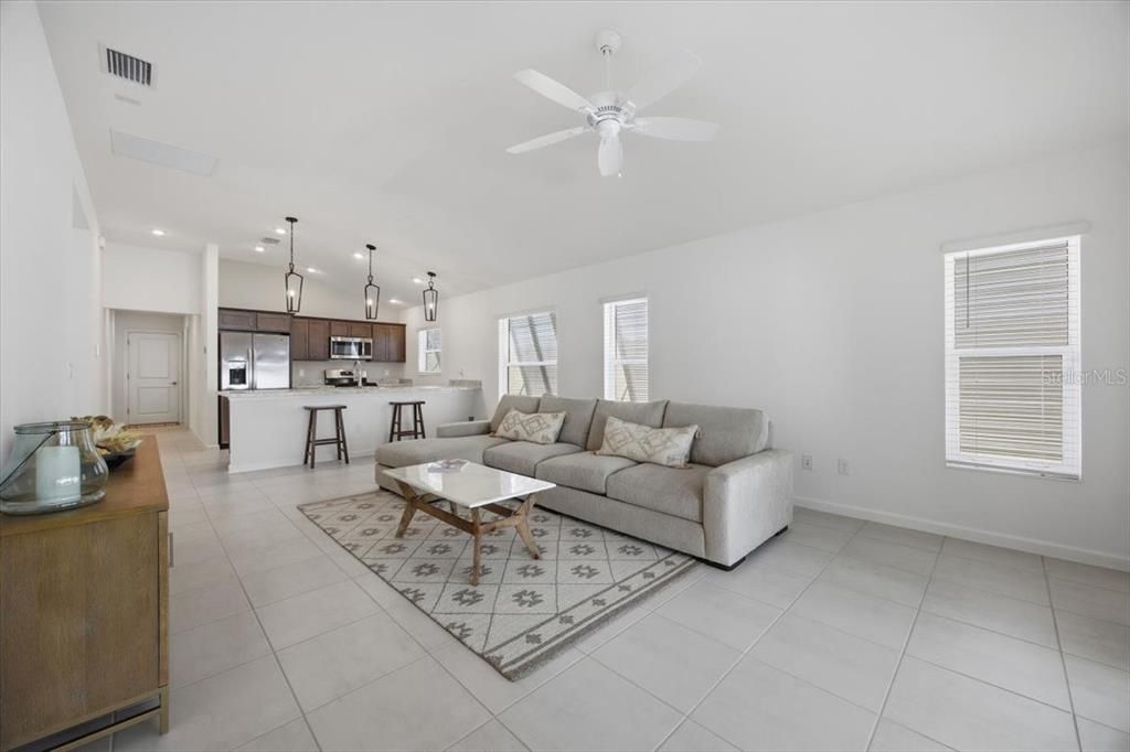 For Sale: $425,000 (3 beds, 2 baths, 1525 Square Feet)