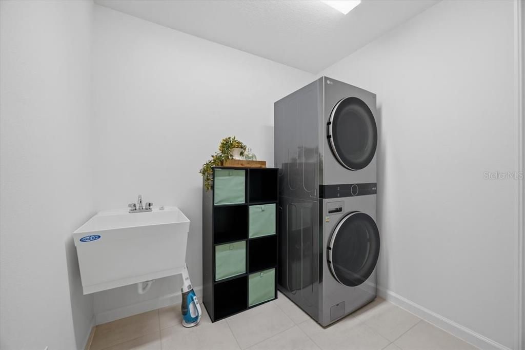 For Sale: $425,000 (3 beds, 2 baths, 1525 Square Feet)