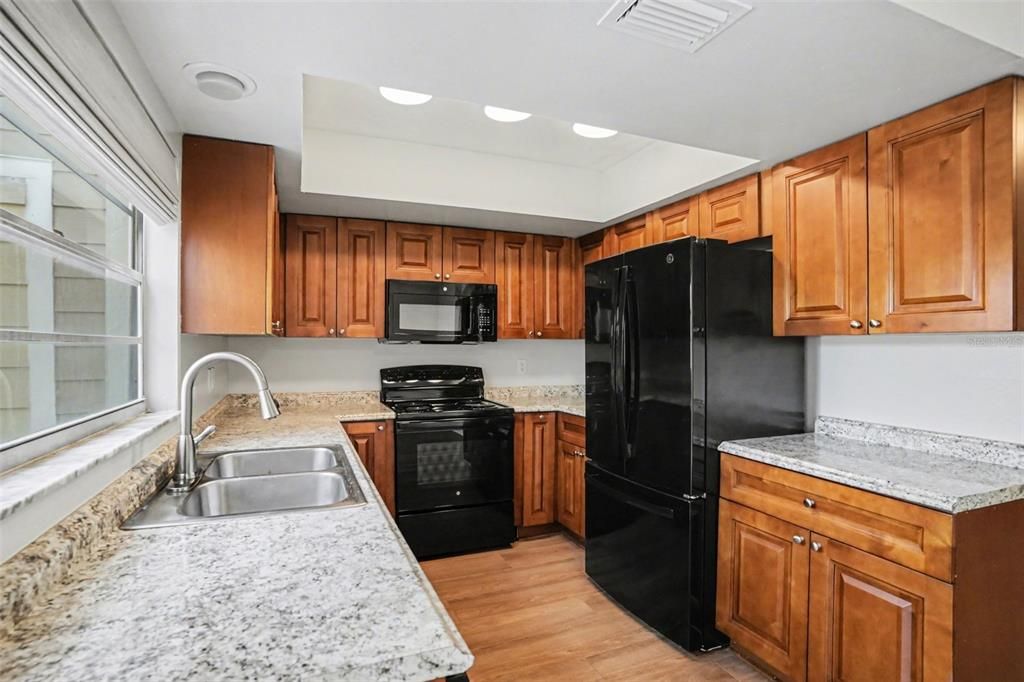 Activo con contrato: $224,900 (2 camas, 1 baños, 1102 Pies cuadrados)