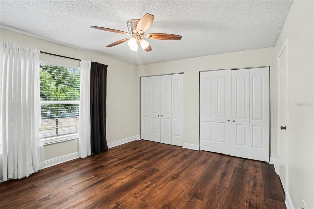Activo con contrato: $224,900 (2 camas, 1 baños, 1102 Pies cuadrados)