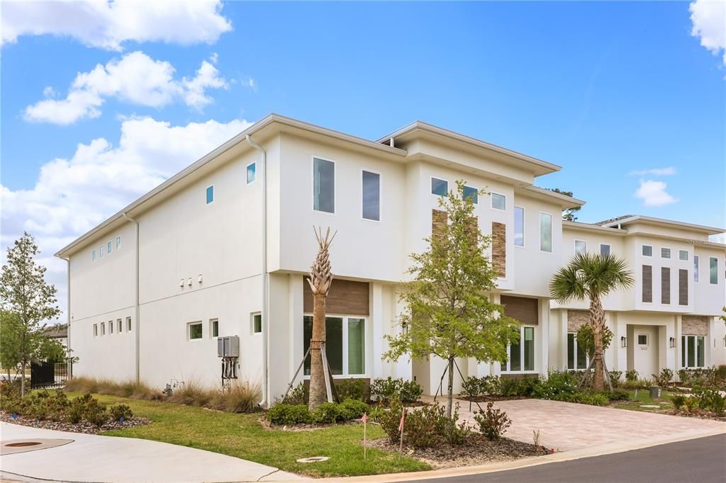 For Sale: $1,500,000 (9 beds, 8 baths, 5154 Square Feet)