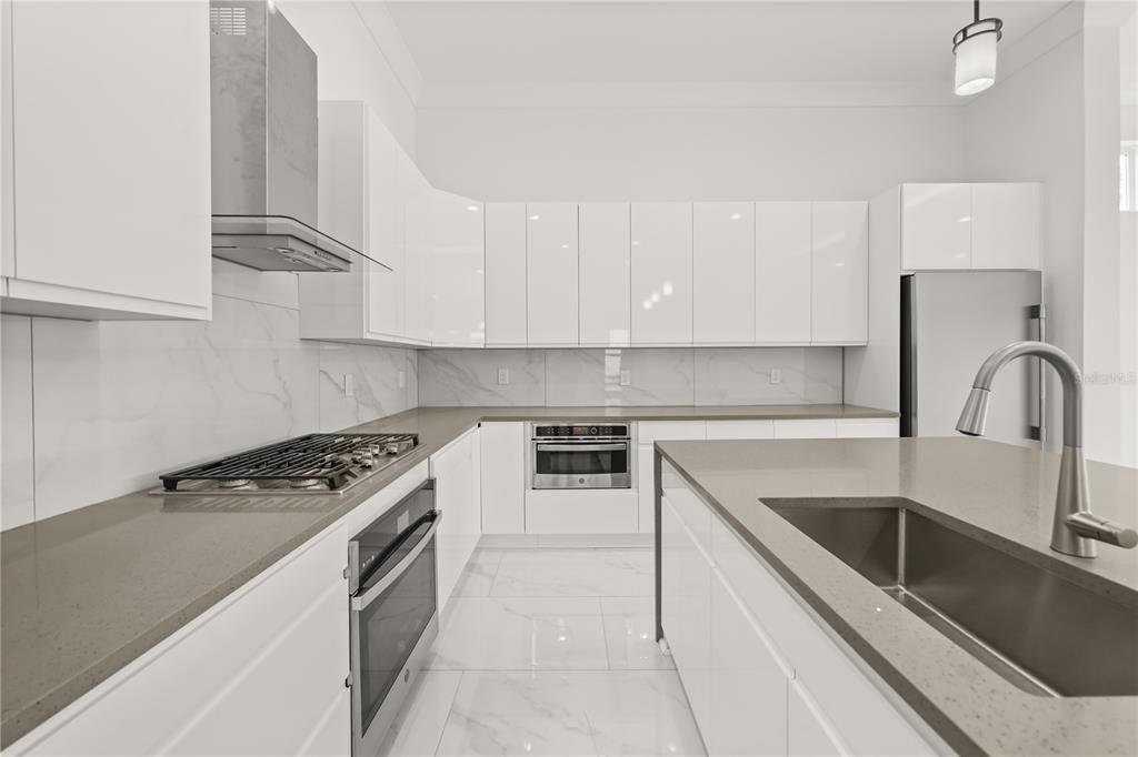 For Sale: $1,500,000 (9 beds, 8 baths, 5154 Square Feet)