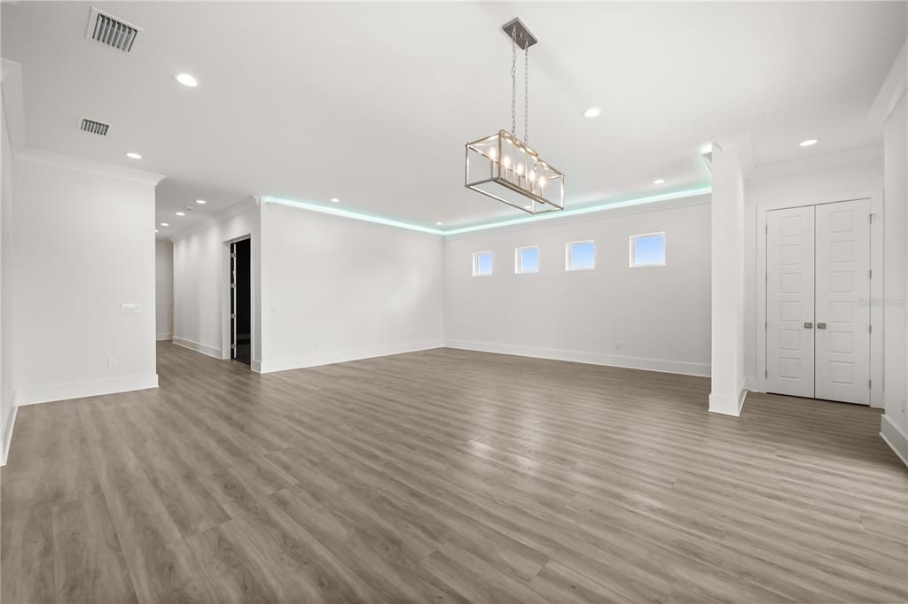 For Sale: $1,500,000 (9 beds, 8 baths, 5154 Square Feet)