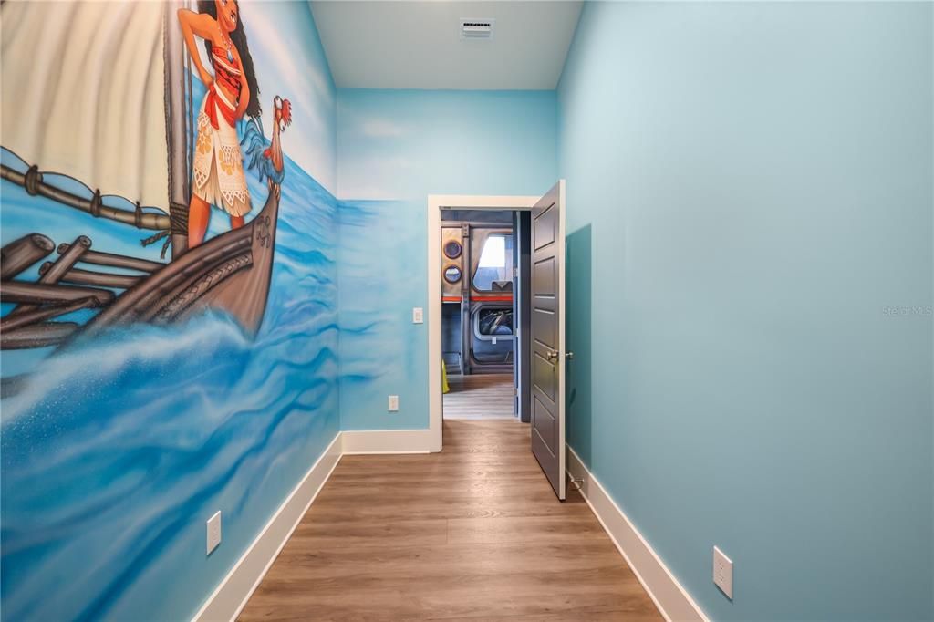 For Sale: $1,500,000 (9 beds, 8 baths, 5154 Square Feet)