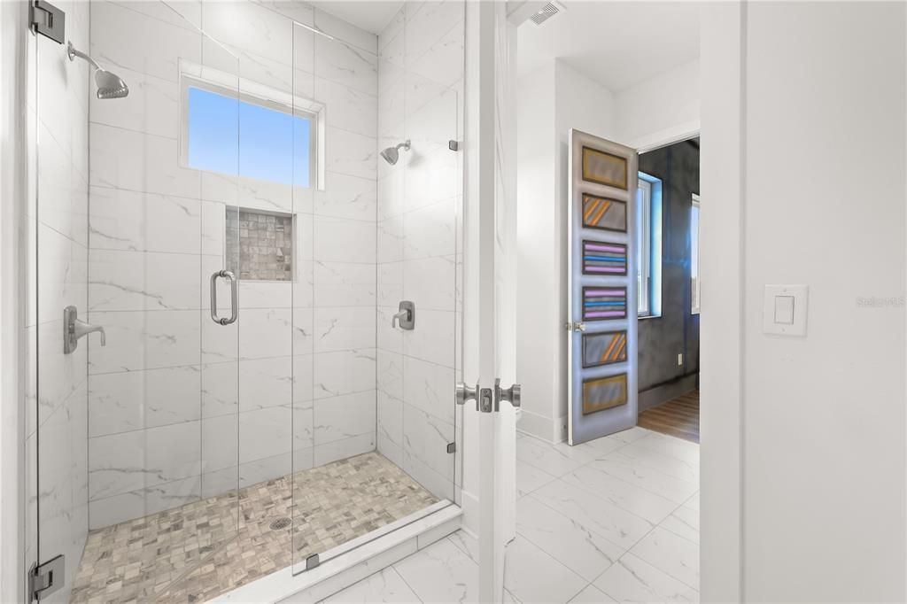 For Sale: $1,500,000 (9 beds, 8 baths, 5154 Square Feet)