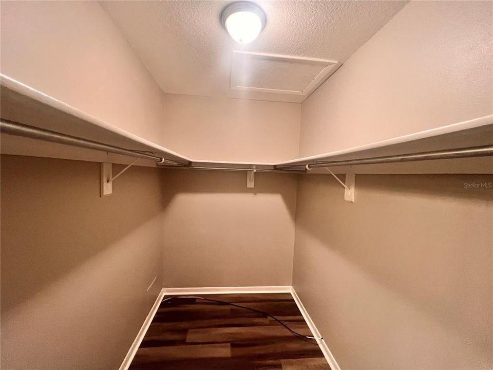 Activo con contrato: $1,775 (3 camas, 2 baños, 1473 Pies cuadrados)