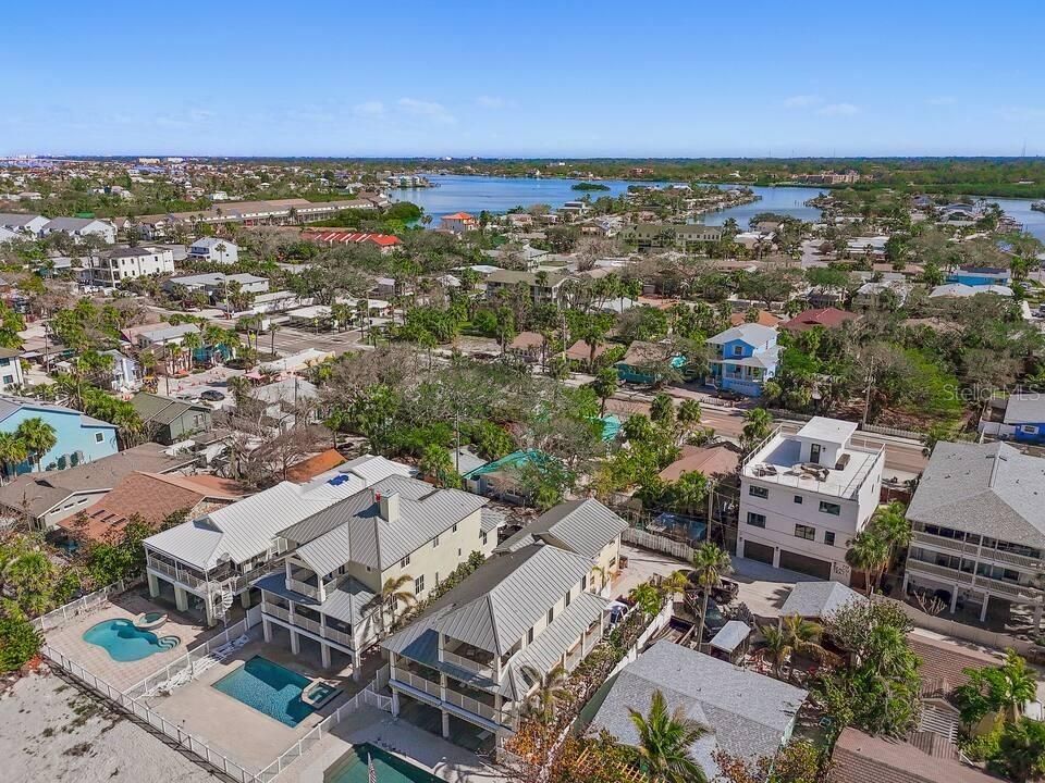 На продажу: $1,700,000 (4 спален, 2 ванн, 1152 Квадратных фут)