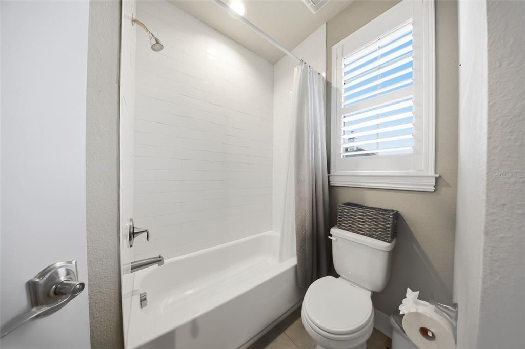 Activo con contrato: $2,250,000 (4 camas, 3 baños, 4553 Pies cuadrados)