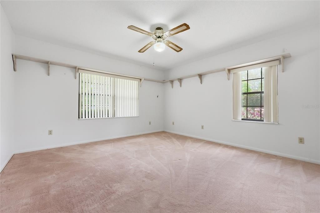 For Sale: $324,900 (3 beds, 2 baths, 2338 Square Feet)