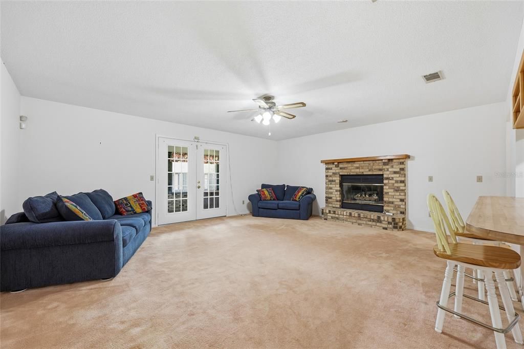 For Sale: $324,900 (3 beds, 2 baths, 2338 Square Feet)