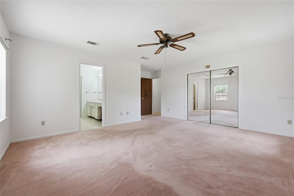 For Sale: $324,900 (3 beds, 2 baths, 2338 Square Feet)