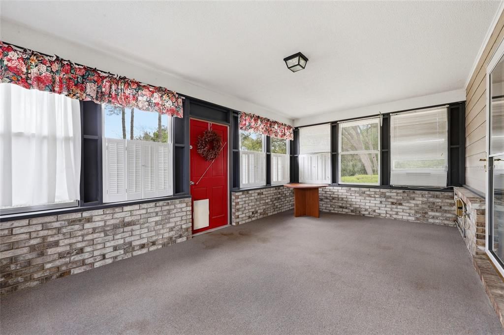 For Sale: $324,900 (3 beds, 2 baths, 2338 Square Feet)