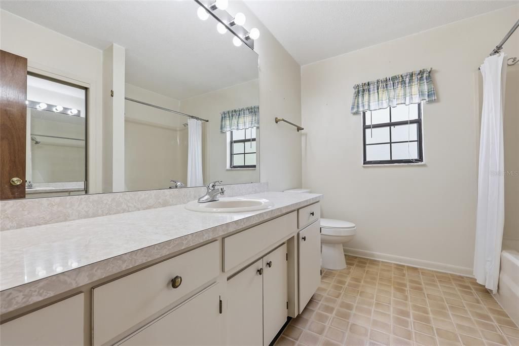 For Sale: $324,900 (3 beds, 2 baths, 2338 Square Feet)