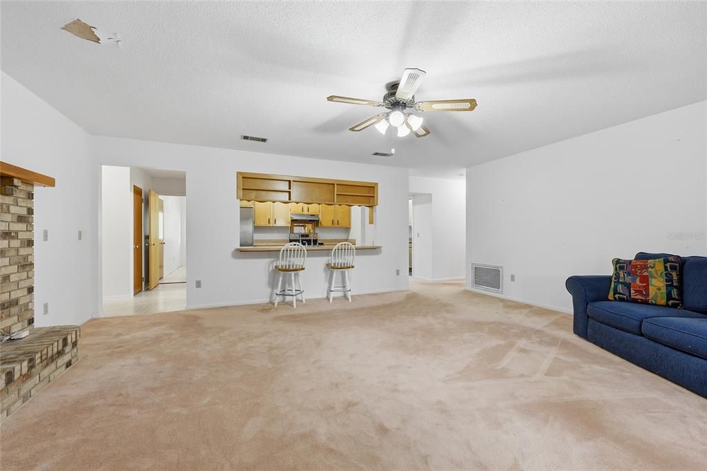 For Sale: $324,900 (3 beds, 2 baths, 2338 Square Feet)