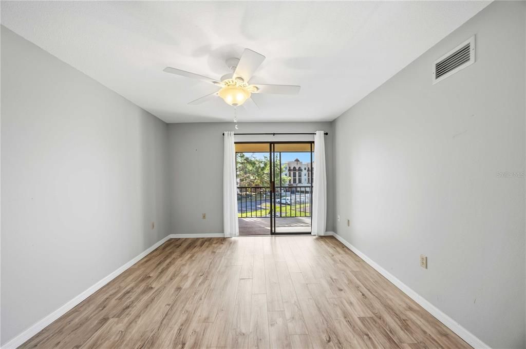 На продажу: $205,000 (2 спален, 2 ванн, 963 Квадратных фут)