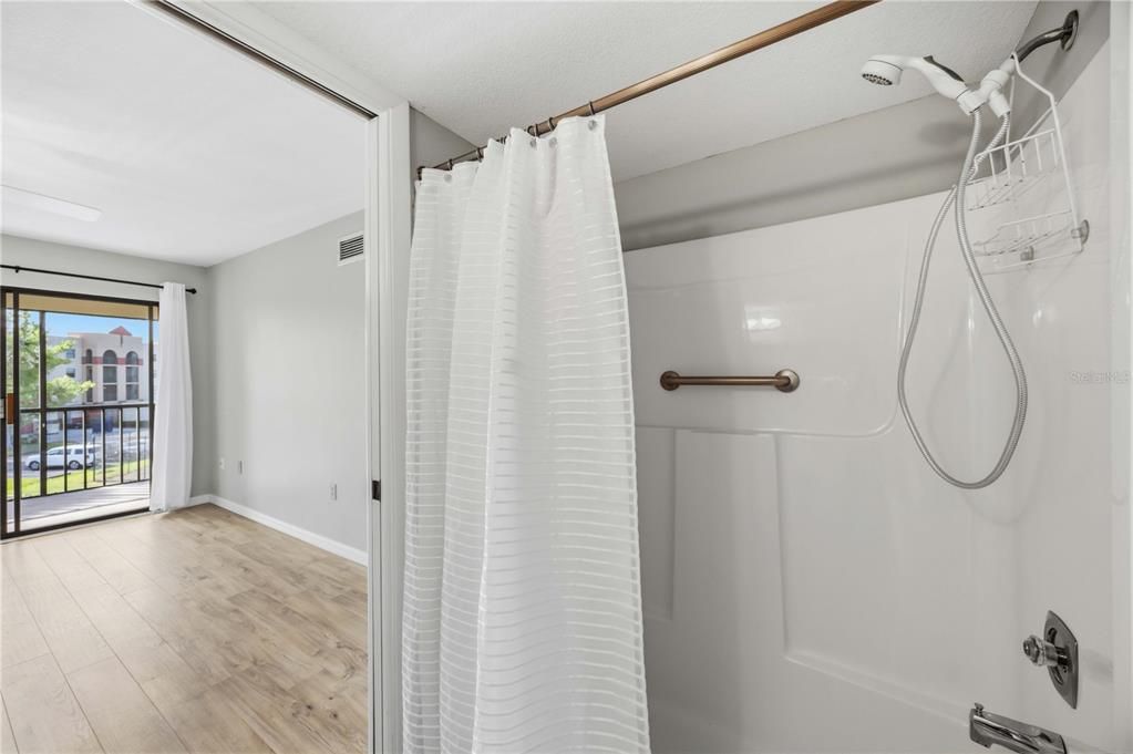 На продажу: $205,000 (2 спален, 2 ванн, 963 Квадратных фут)