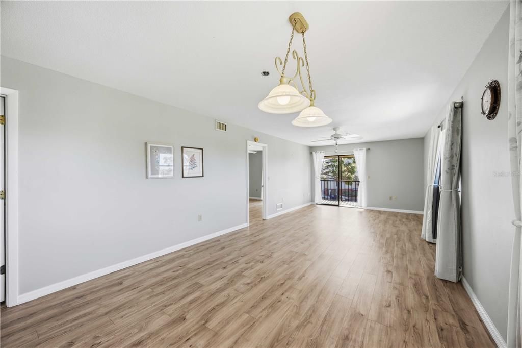 На продажу: $205,000 (2 спален, 2 ванн, 963 Квадратных фут)