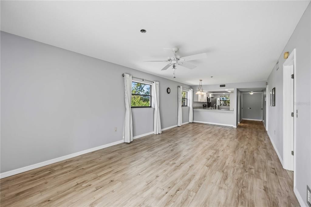 На продажу: $205,000 (2 спален, 2 ванн, 963 Квадратных фут)