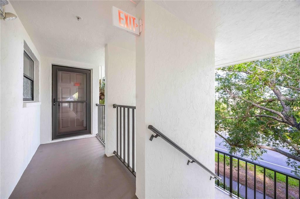 На продажу: $205,000 (2 спален, 2 ванн, 963 Квадратных фут)