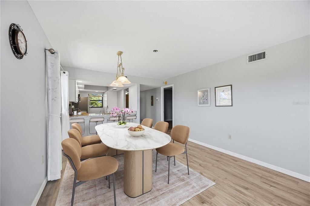 На продажу: $205,000 (2 спален, 2 ванн, 963 Квадратных фут)