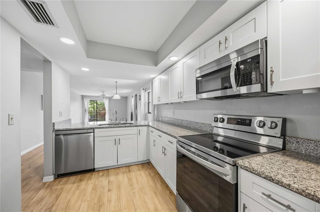 На продажу: $205,000 (2 спален, 2 ванн, 963 Квадратных фут)