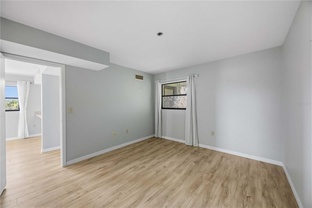 На продажу: $205,000 (2 спален, 2 ванн, 963 Квадратных фут)