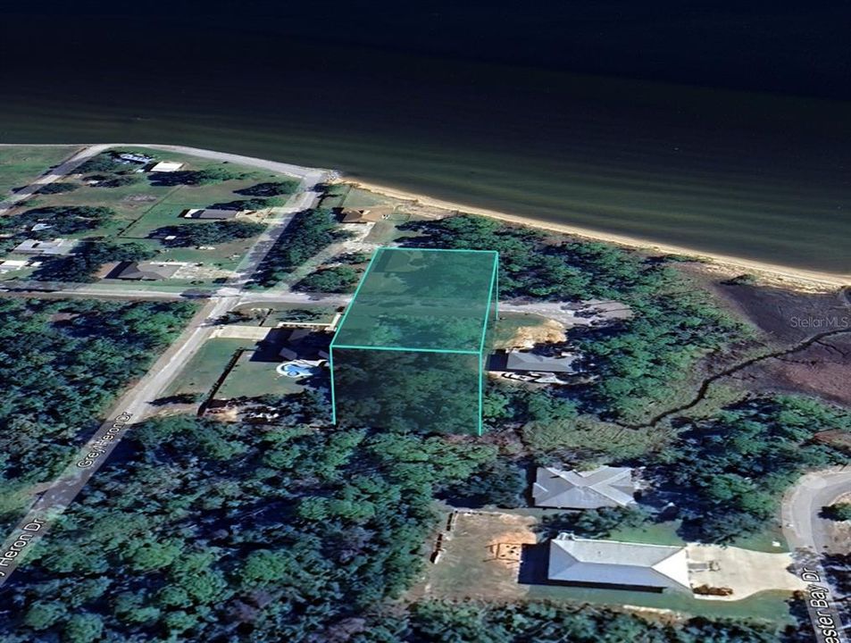 На продажу: $55,000 (0.56 acres)