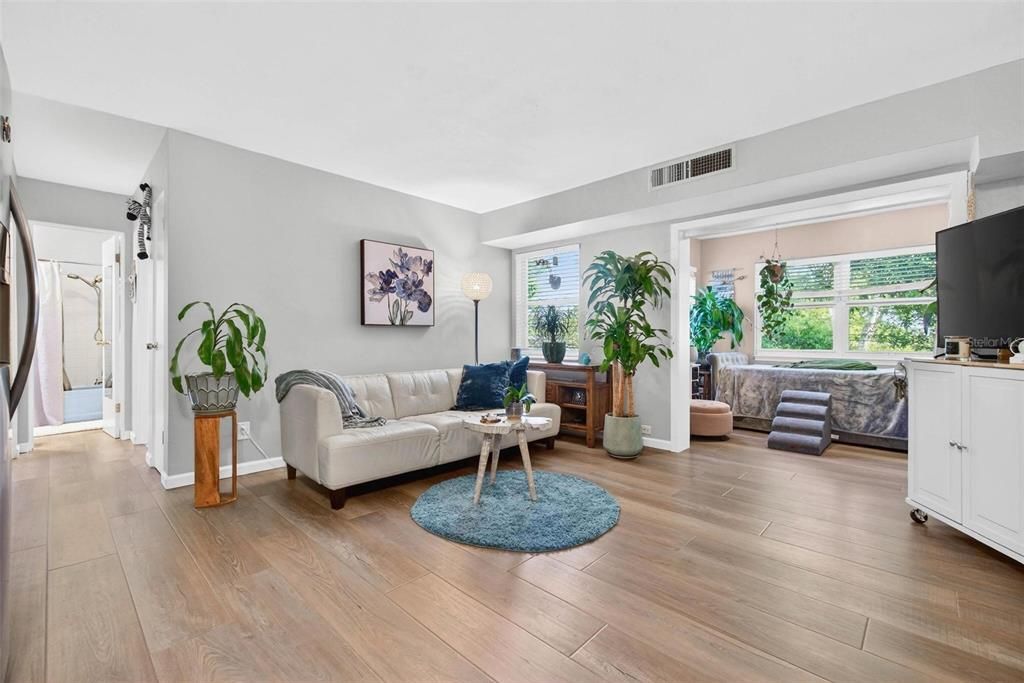 For Sale: $74,990 (1 beds, 1 baths, 480 Square Feet)