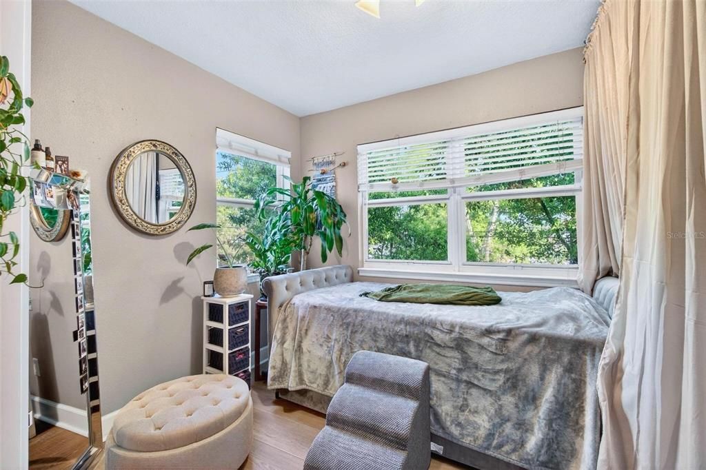 For Sale: $74,990 (1 beds, 1 baths, 480 Square Feet)