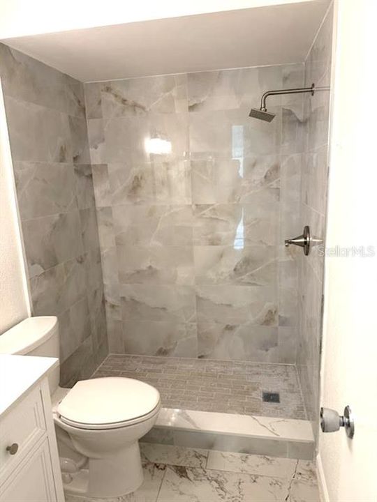Под контрактом: $2,300 (2 спален, 2 ванн, 1230 Квадратных фут)