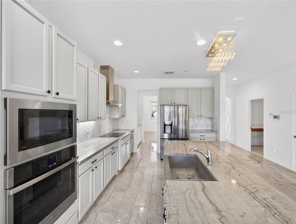 En Venta: $789,000 (5 camas, 5 baños, 3781 Pies cuadrados)
