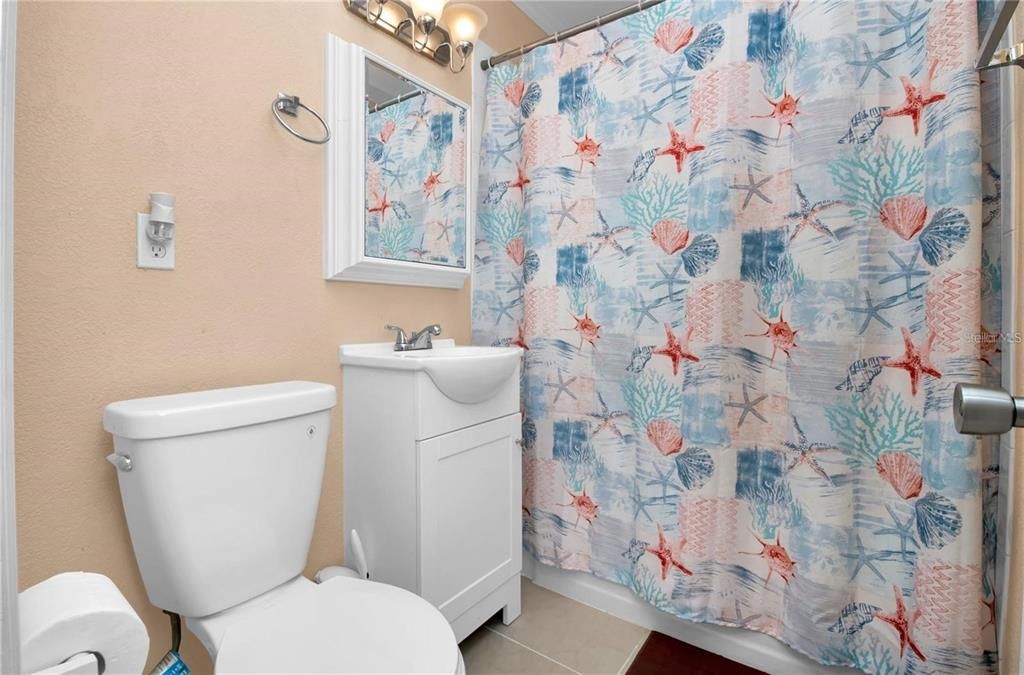 Под контрактом: $218,000 (3 спален, 1 ванн, 1077 Квадратных фут)
