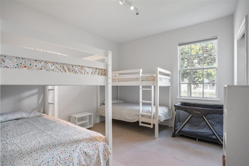 For Sale: $1,400,000 (5 beds, 4 baths, 3164 Square Feet)