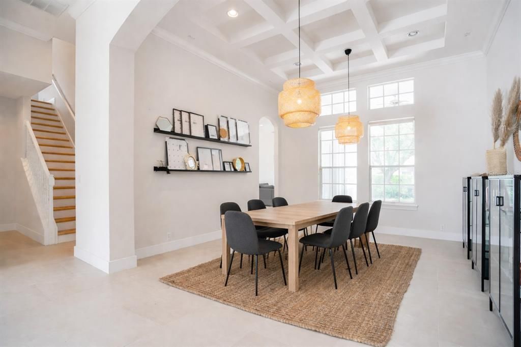 For Sale: $1,400,000 (5 beds, 4 baths, 3164 Square Feet)