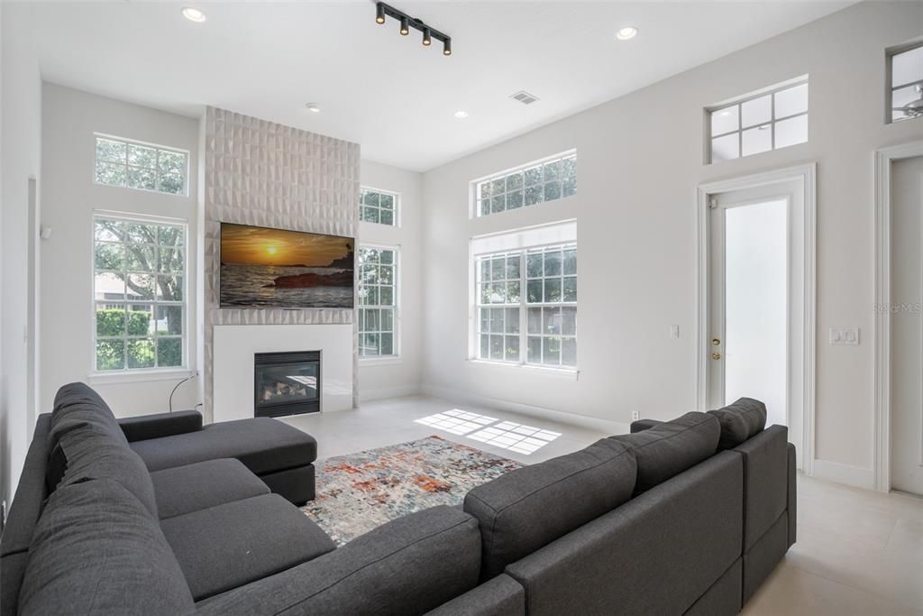 For Sale: $1,400,000 (5 beds, 4 baths, 3164 Square Feet)