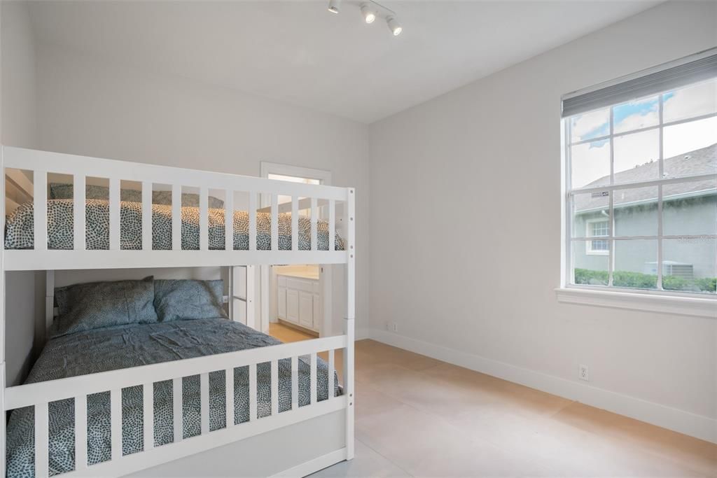 For Sale: $1,400,000 (5 beds, 4 baths, 3164 Square Feet)