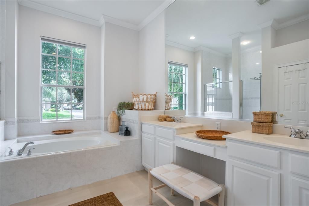 For Sale: $1,400,000 (5 beds, 4 baths, 3164 Square Feet)