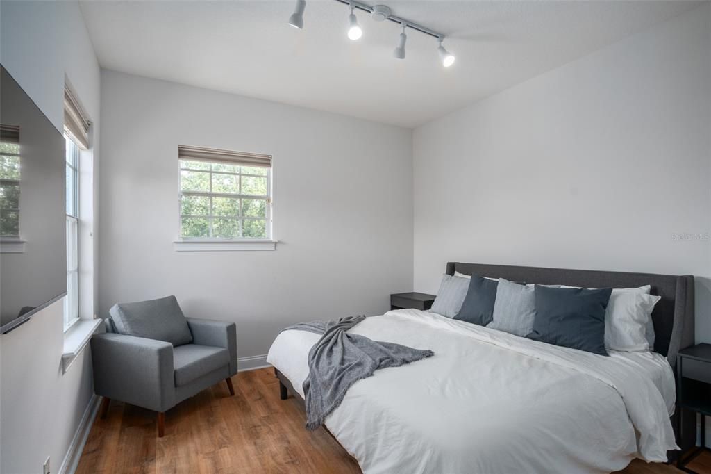 For Sale: $1,400,000 (5 beds, 4 baths, 3164 Square Feet)