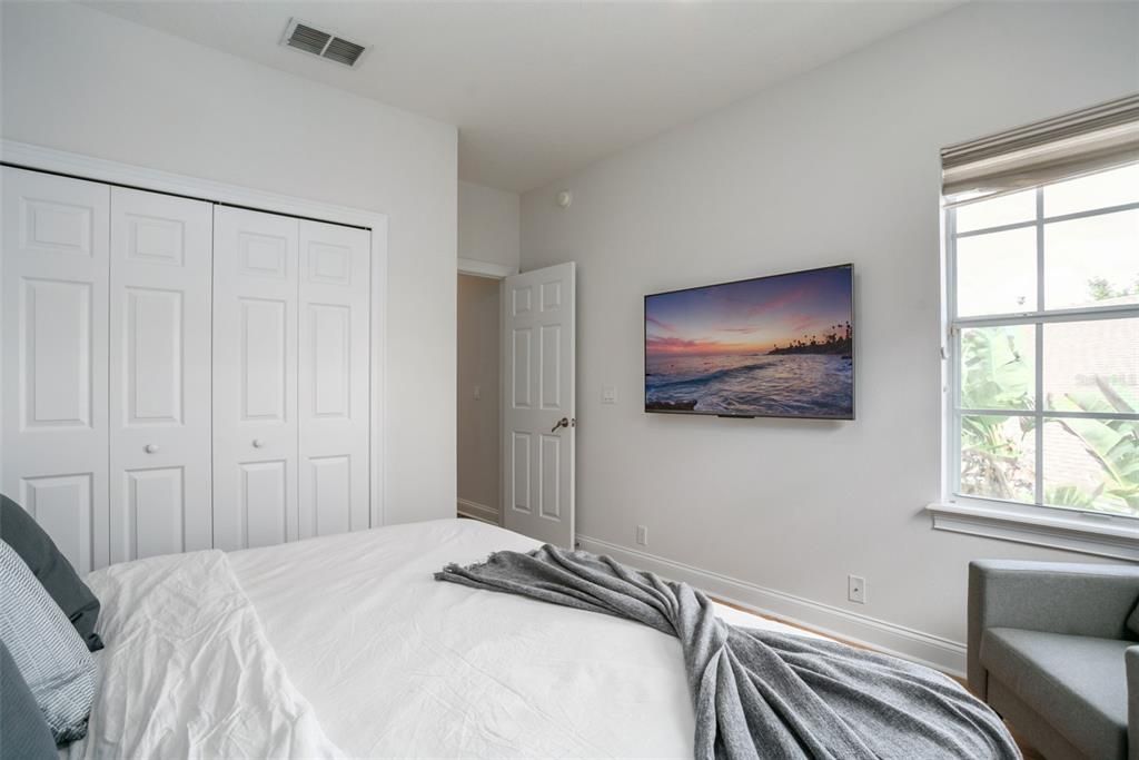 For Sale: $1,400,000 (5 beds, 4 baths, 3164 Square Feet)