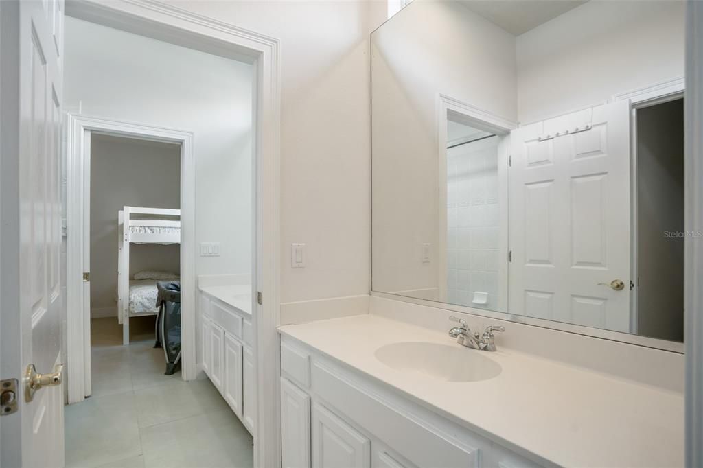 For Sale: $1,400,000 (5 beds, 4 baths, 3164 Square Feet)