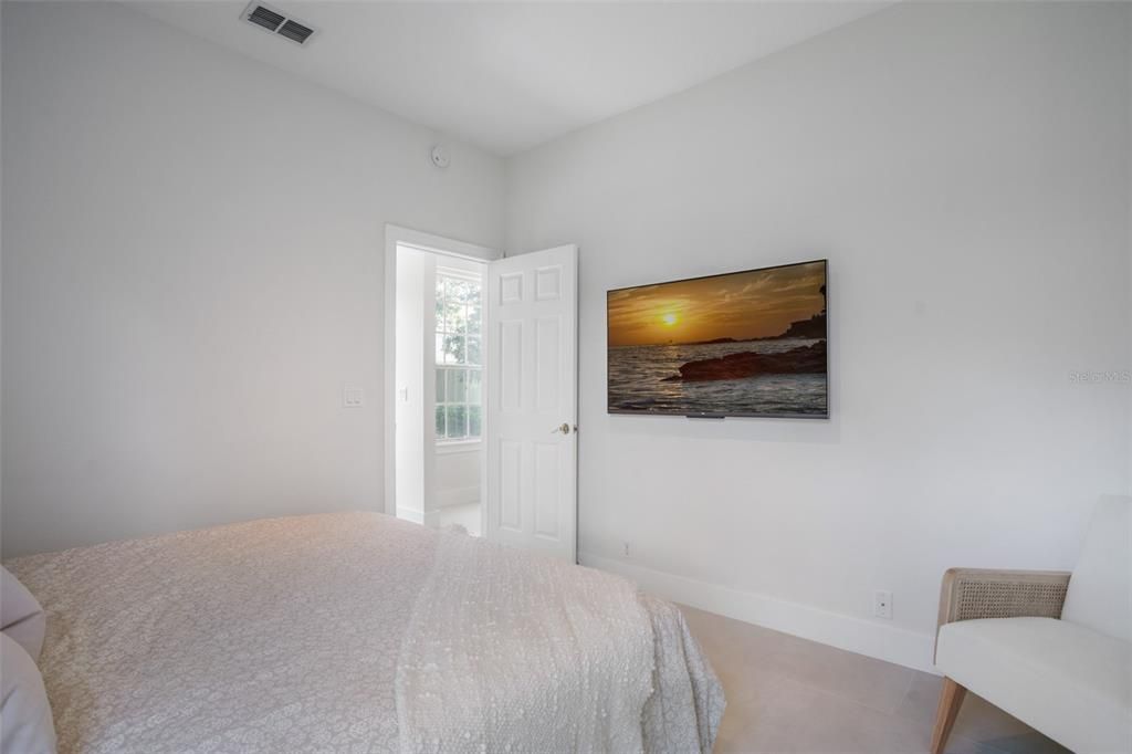 For Sale: $1,400,000 (5 beds, 4 baths, 3164 Square Feet)