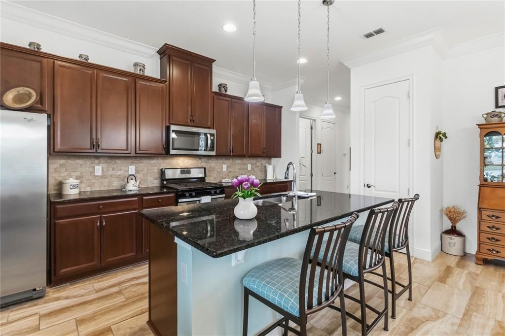 Activo con contrato: $299,900 (2 camas, 2 baños, 1464 Pies cuadrados)