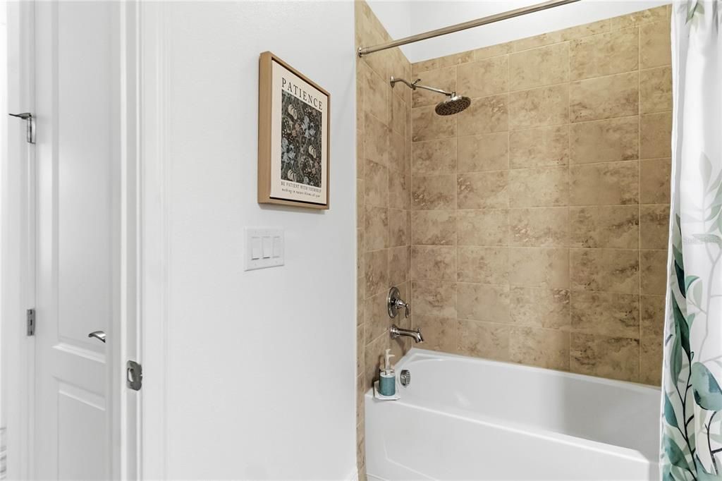Activo con contrato: $299,900 (2 camas, 2 baños, 1464 Pies cuadrados)