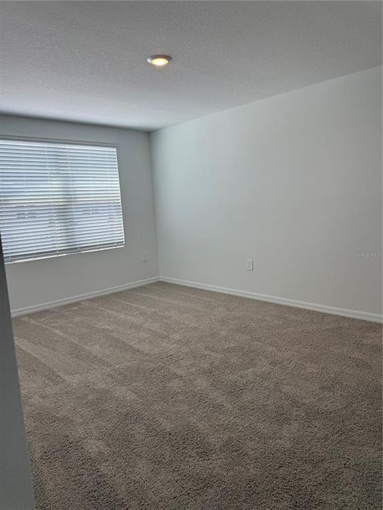 Activo con contrato: $1,800 (3 camas, 2 baños, 1463 Pies cuadrados)