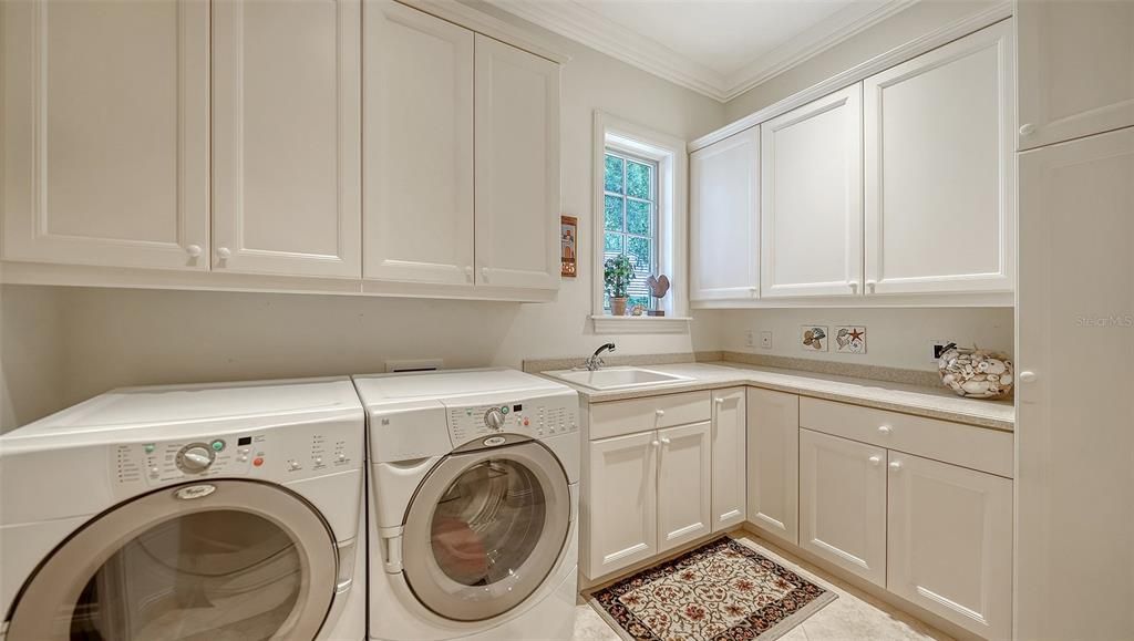 Activo con contrato: $2,650,000 (4 camas, 3 baños, 5287 Pies cuadrados)