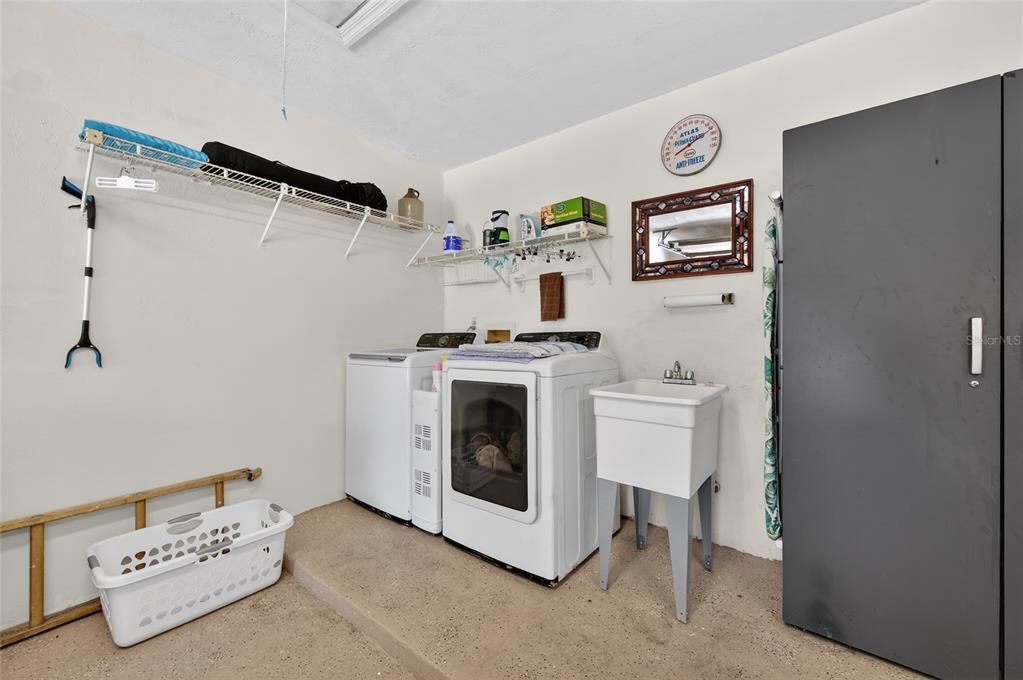 Activo con contrato: $249,000 (3 camas, 2 baños, 1455 Pies cuadrados)